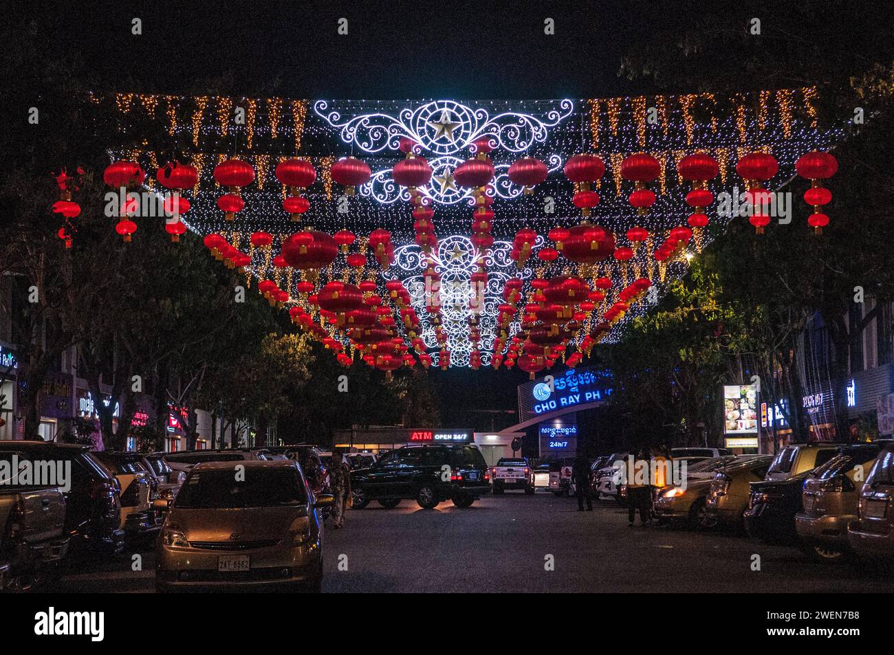 Chinesische Neujahrsdekorationen, Jahr der Ratte. Chbar Ampov, Phnom Penh, Kambodscha, Indochina. Januar 2020. © Kraig Lieb Stockfoto