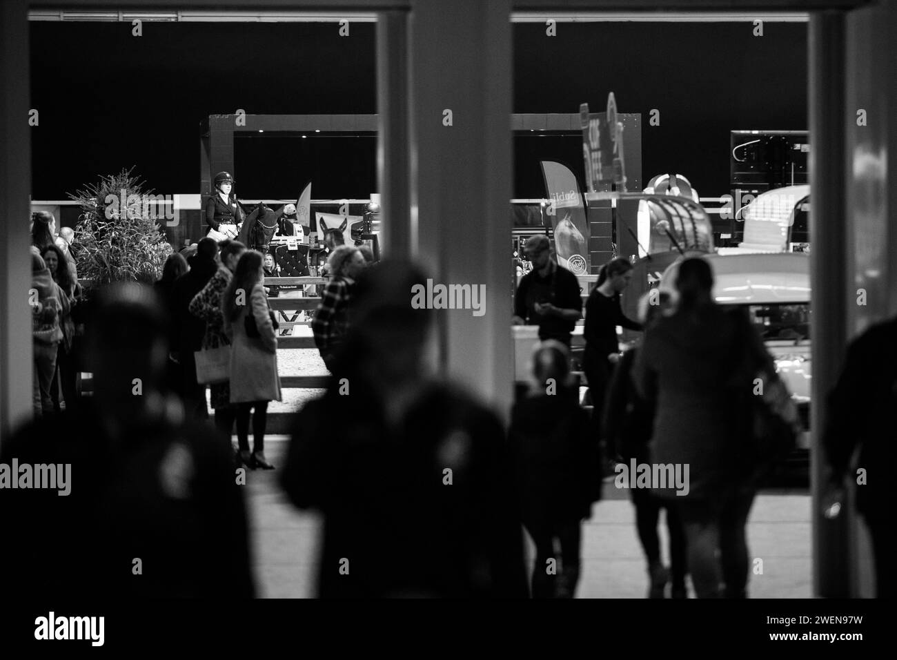 Amsterdam, Niederlande - 26. Januar 2024. Dressurfahrer treten im Grand Prix Teil ihres Wettkampfes während der FEI Dressage World Cup im Jumping Amsterdam auf. Mark Spowart/Atlas Media Kanada. Stockfoto
