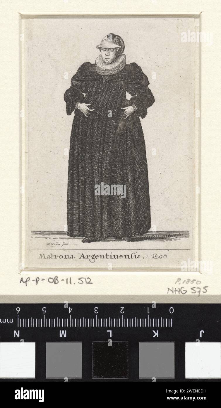 Matron von Argentinensis, Wenzelaus Hollar, 1644 Frau aus Straßburg, von vorne gesehen, in einem gefalteten Overssed mit flachem Kragen und Poflinge, halblange Ärmel. Hut mit überstehendem Ventil. Body mit eng anliegenden Ärmeln mit Bündchen. Schmale Plissee. Kleidung zum Ätzen aus Papier, Kostüm (+ Damenkleidung). Mantel (+ Fell für Kleidung). Mantel (+ Damenkleidung). Ärmel (+ Damenkleidung). Kopfbedeckung: Kappe (+ Damenbekleidung). Nackenbekleidung  Kleidung (mit NAME) (+ Damenbekleidung). Europäer: Deutsche Straßburg (Frankreich) Stockfoto