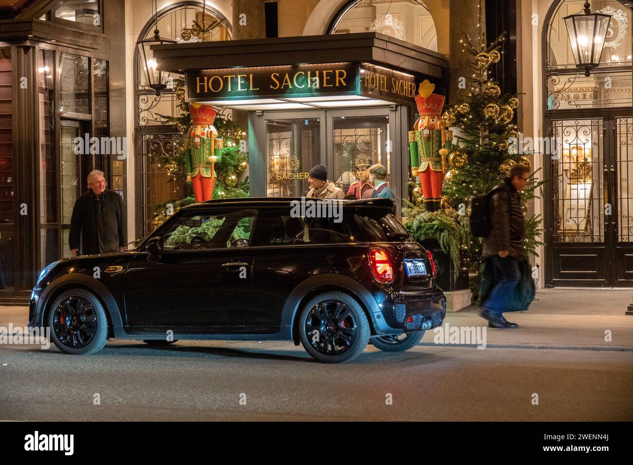 Hotelbesuch mit einem Mini Stockfoto