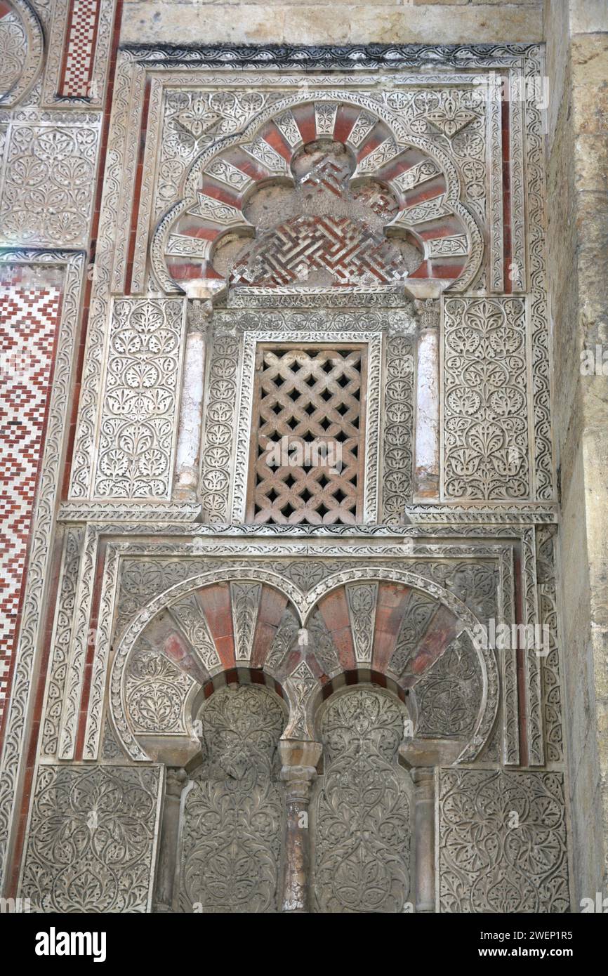 Cordoba, Andalusien, Spanien. Bögen an der Außenseite der Moschee. La Mezquita - Kathedrale von Cordoba. Islamische, maurische Architektur. Die Große Moschee. Stockfoto