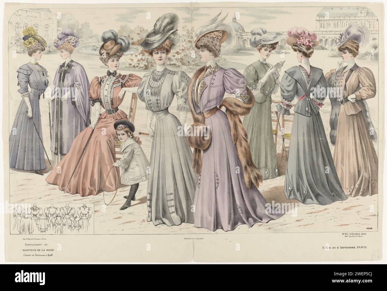 The Fashion Monitor, 6. Oktober 1906, Nr. 4530, nein 40, 1906 acht Frauen und ein Mädchen in einem Garten, ein Teich und ein Landhaus im Hintergrund. Von links nach rechts: Graues gestreiftes Kleid mit Bürsten. Violetter Mantel mit schwarzer Paspelierung und breiten Ärmeln. Mädchen im Mantel mit flachem, spitzem Kragen. Baret und lange Slobes. Hellgraues Kleid, dessen Körper mit Fransen verziert ist. Hellviolettes Kostüm; Kragen, Revers und Bündchen mit lockigem Motiv. Stola und MOF van Bont. Grünes kariertes Kleid. Graues Ensemble mit rosafarbenem Reifen und Bögen. Hellbraunes Kostüm mit Gürtel. Grauer Pelzstola. Unten links A Stockfoto