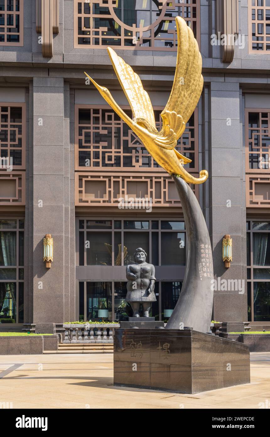 Golden Crane Skulptur vor dem Parkview Square, 600 North Bridge Road, Singapur Stockfoto