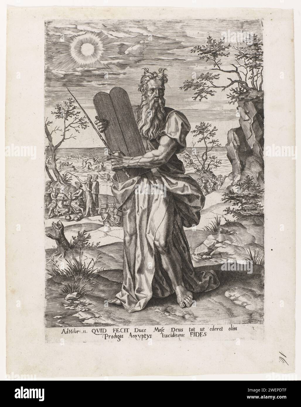 Moses mit den Tabellen des Gesetzes, 1550–1625 Druck Moses hält zwei Steintafeln, auf denen die zehn Gebote geschrieben sind; die Tabellen des Gesetzes. In den Hintergrundszenen des Exodus aus Ägypten. Unter dem Bild befindet sich ein zweizeiliger Text in lateinischer Sprache, nummeriert am Rand gespiegelt: 5. Der Druck ist Teil einer Serie von Drucken über den Brief an die Hebräer Kapitel 11. Papiergravur legendäre/historische Ergänzung zur Lebensgeschichte von Moses. Die neuen Tabellen des Gesetzes (Exodus 34). Exodus (Teil II): Reise Israels zum Berg Sinai Stockfoto