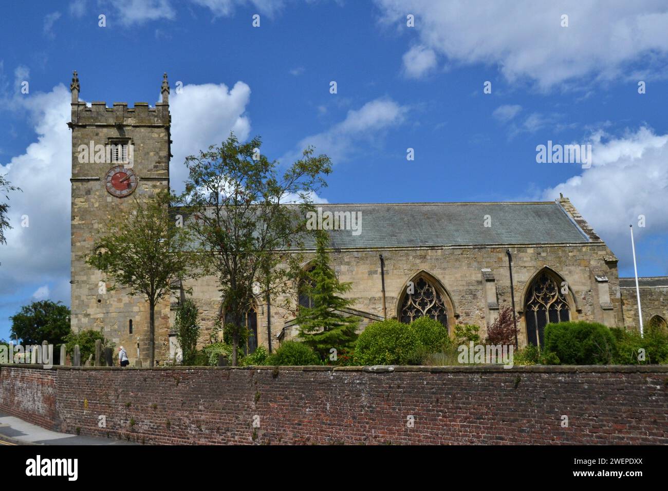 Die All Saint Church ist Eine Kirche aus dem 12. Jahrhundert in Hunmanby Village in North Yorkshire Stockfoto