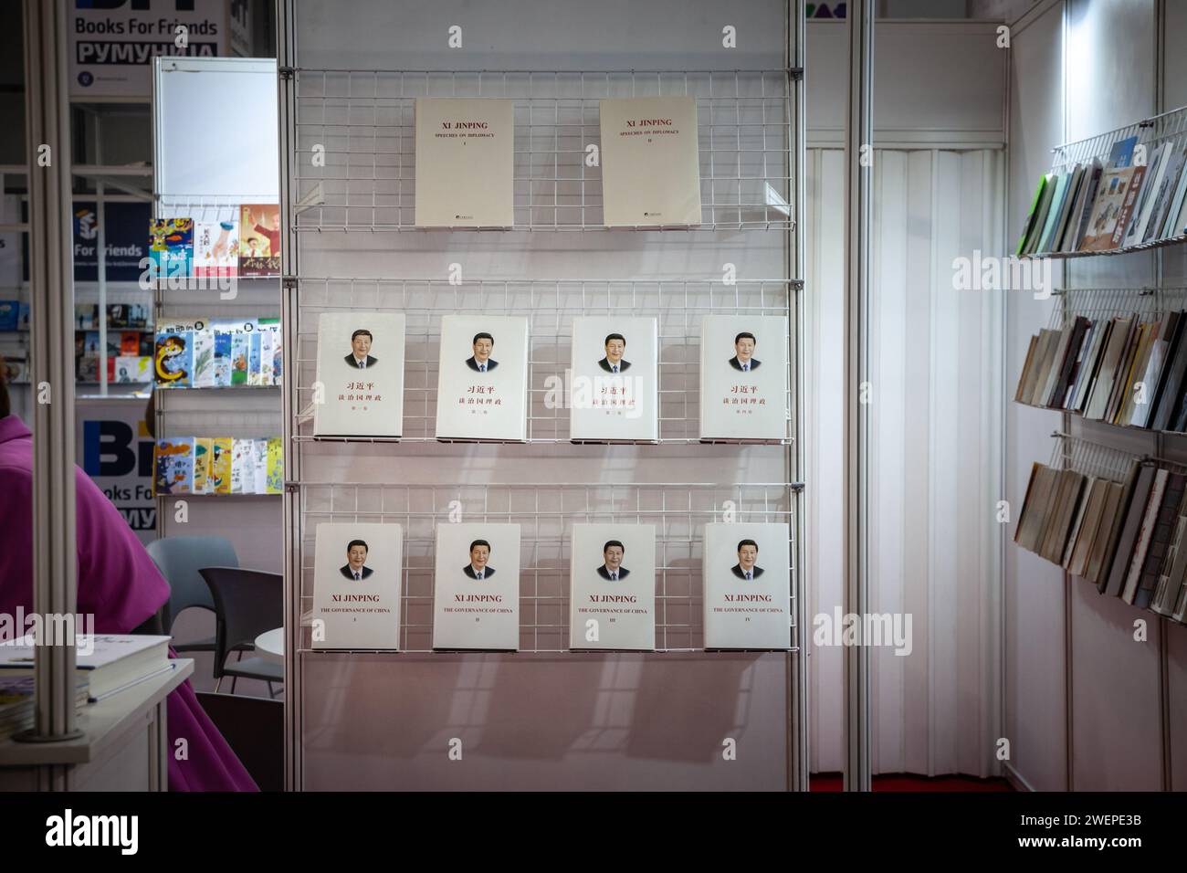 Bild von einem chinesischen Buchladen in Belgrad, Serbien, der Bücher von Xi Jinping verkauft. XI Jinping ist ein chinesischer Politiker, der Generalsekretär war Stockfoto