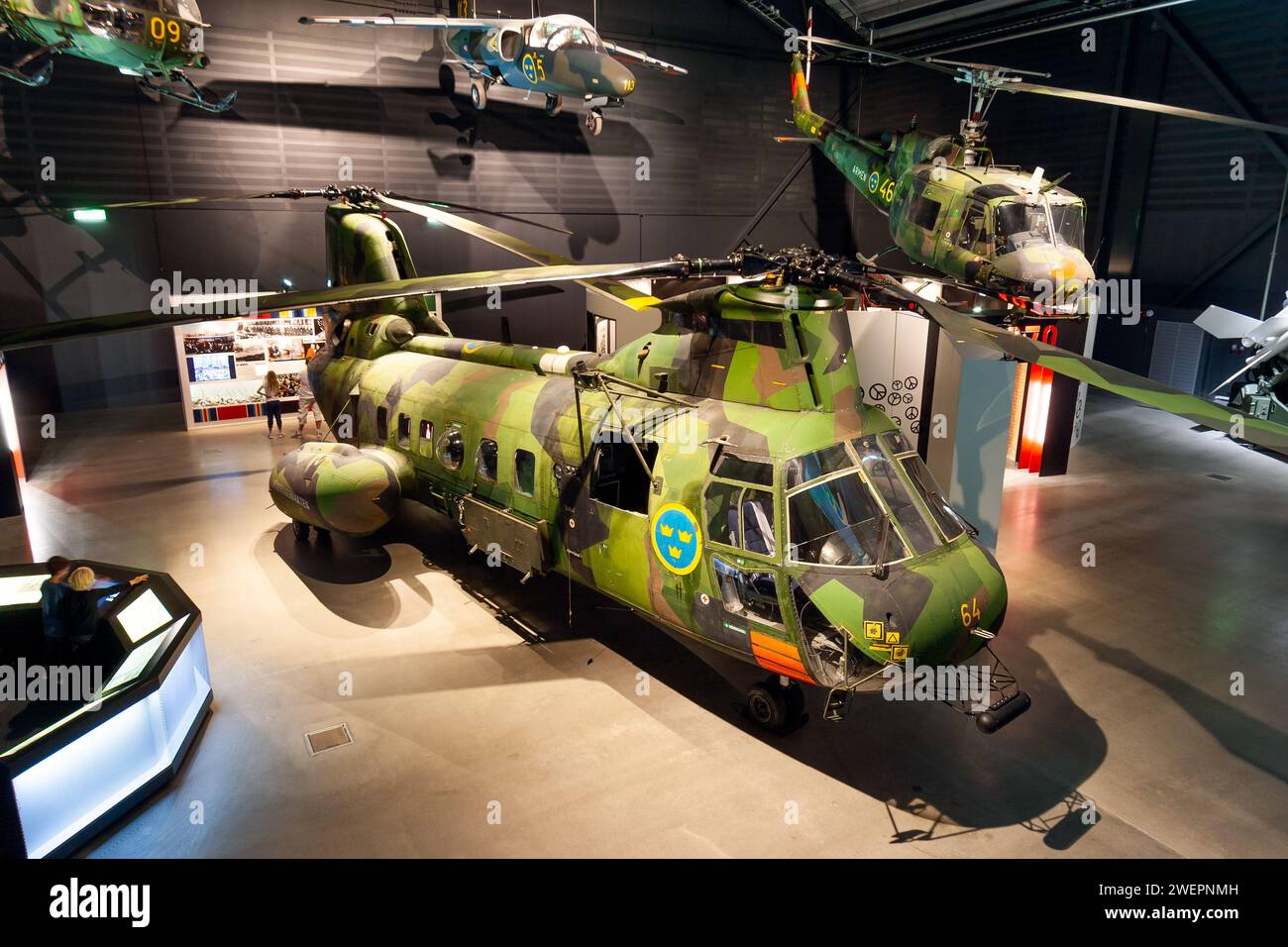 Boeing Vertol CH-46 Sea Knight (Hkb4b) Hubschrauber der schwedischen Luftwaffe im Flygvapenmuseum auf der Malmen Air Base. Mal Stockfoto