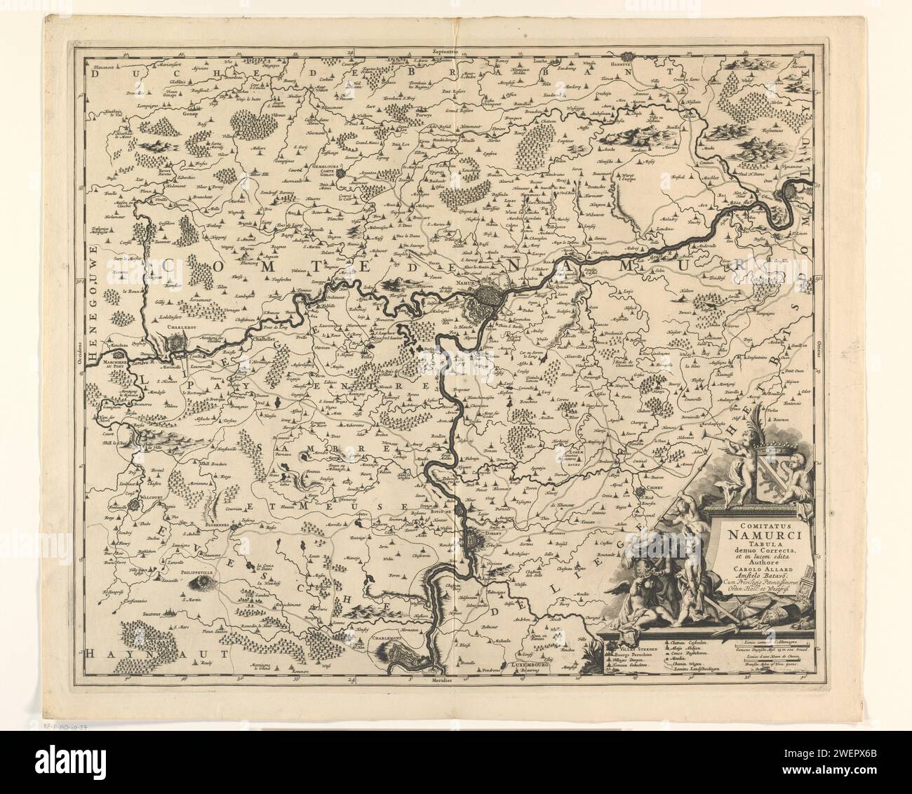 Karte von Het Graafschap Namur, Laurens Bildschirm, 1689 - 1709 drucken Karte der Bezirksnamen. Unten rechts die Titelkartusche, mit Namen über dem Wappen und unter einer Legende und zwei Skalenstäbchen: 1 mittlere Duytsche MYL 15 in einem Grad / 1 französischer Mylen oder Stunden von Gaens. Die Karte ist mit einer Grad-Verteilung entlang der Kanten ausgestattet. Papiergravur/Ätzen von Karten von verschiedenen Ländern oder Regionen. Wappen (als Symbol des Staates usw.) (+ Provinz; Provinz) Namen (Kreis) Stockfoto