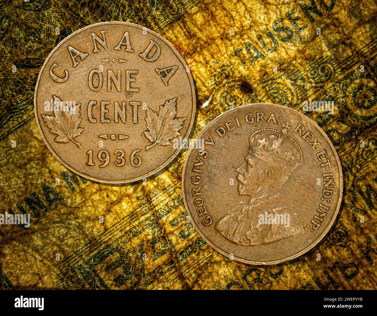Eine antike kanadische 1-Cent-Münze, die mit kleineren Cent-Münzen geschmückt ist Stockfoto
