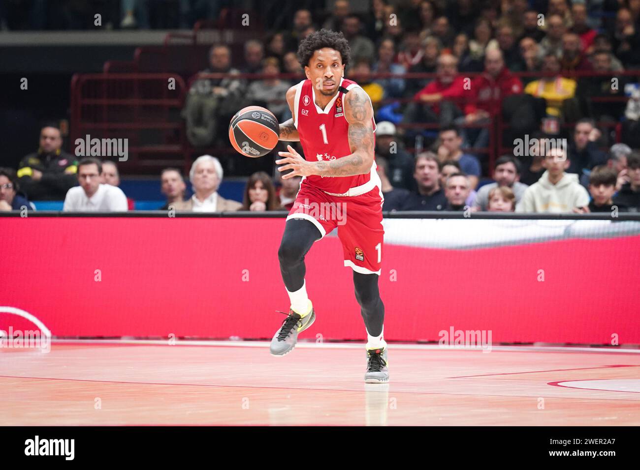 Mailand, Italien. Januar 2024. EA7 EMPORIO ARMANI OLIMPIA MILANO vs FC BARCELONA, NELLA FOTO RODNEY MCGRUDER (EA7 EMPORIO ARMANI OLIMPIA MILANO) während EA7 Emporio Armani Milano vs FC Barcelona, Basketball Euroleague Spiel in Mailand, Italien, 26. Januar 2024 Credit: Independent Photo Agency/Alamy Live News Stockfoto