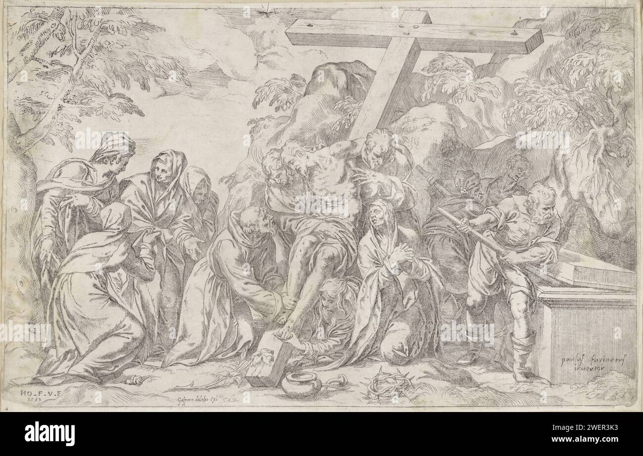 Kraisfneming, nach der Landwirtschaft von Parenta Paolo, 1583–1593 Druck der Leichnam Christi wird vom Kreuz von Johannes dem Evangelisten, Joseph von Arimatea und Nikodemus genommen. Maria Magdalena kniet zu den Füßen Christi. Maria sitzt trauernd neben dem Kreuz. Rechts drei Männer, die das Grab vor Christus öffnen. Links eine Gruppe von Zuschauern, vielleicht die Maria Papierätzung vom Kreuz: Christus wird vom Kreuz herabgenommen, normalerweise von Nikodemus und Joseph von Arimathäa, die auf den Leitern stehen (beide Arme Christi getrennt) Stockfoto