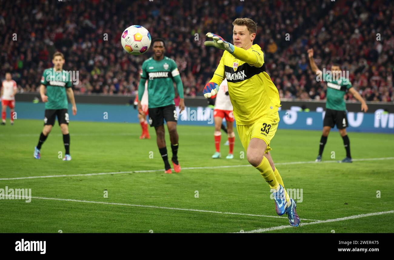 Alexander Nuebel vom VFB Stuttgart FC Bayern MŸnchen - VfB Stuttgart Fussball 1 . Bundesliga Saison 2023 / 2024 © diebilderwelt / Alamy Stock Stockfoto