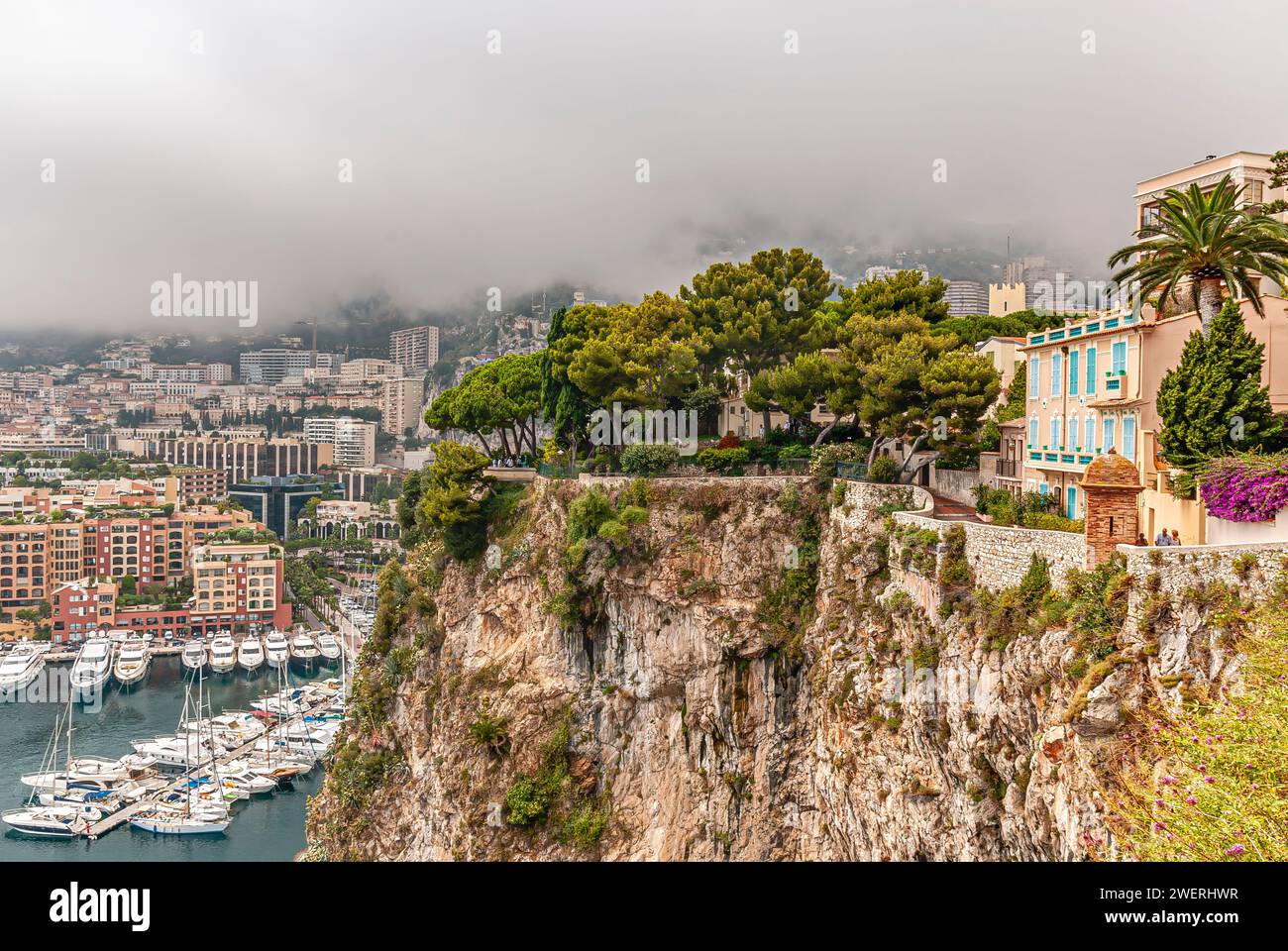 Blick vom Jardins Saint-Marie auf die Skyline von Monte Carlo in Monaco Stockfoto