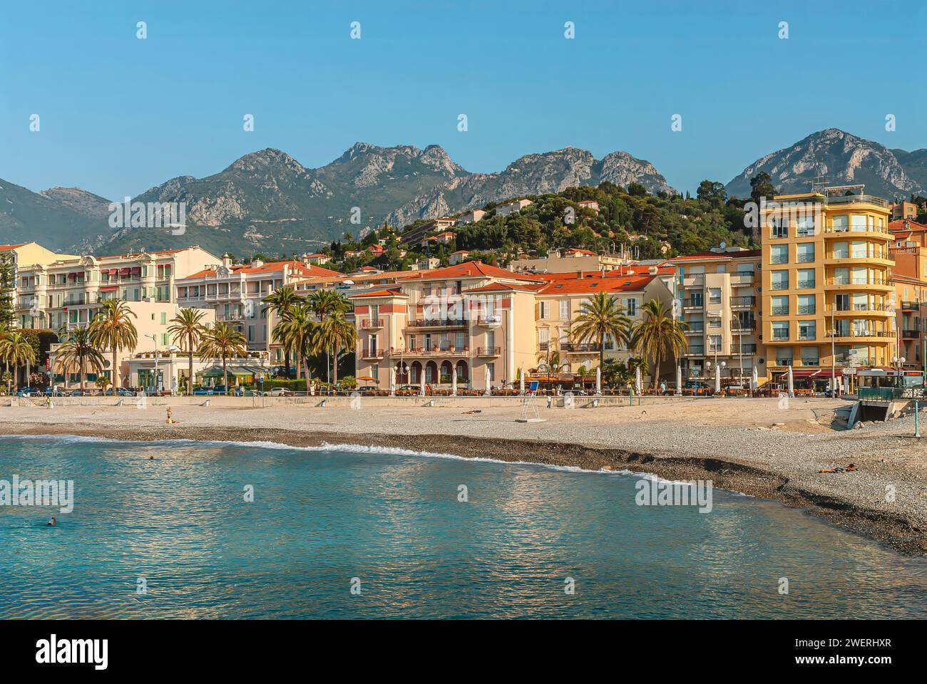 Plage du Casino Beach of Menton an der französischen Rivera, Côte d'Azur, Frankreich Stockfoto