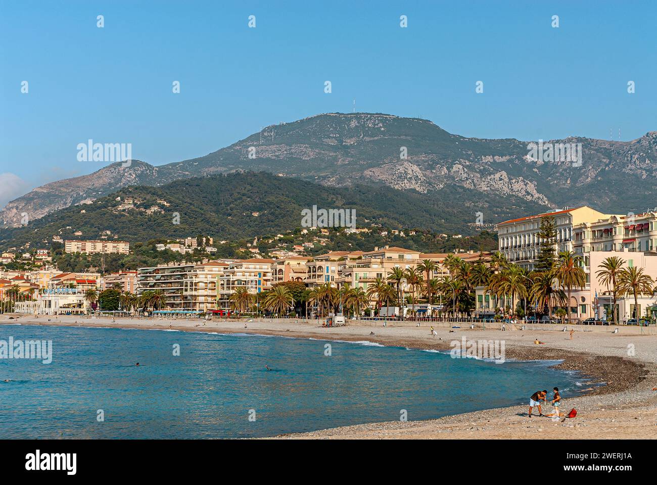 Plage du Casino Beach of Menton an der französischen Rivera, Côte d'Azur, Frankreich Stockfoto