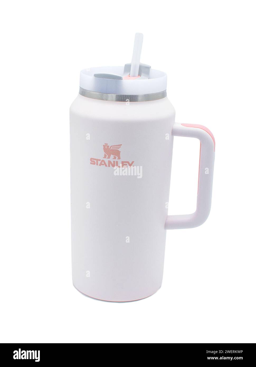 Ocala, FL 1-21-2024 Stanley der Quencher H2.0 Flowstate Tumbler 64 Oz Doppelwandige Vakuumisolierung aus Edelstahl hält Wasser oder Lieblingsgetränk i Stockfoto