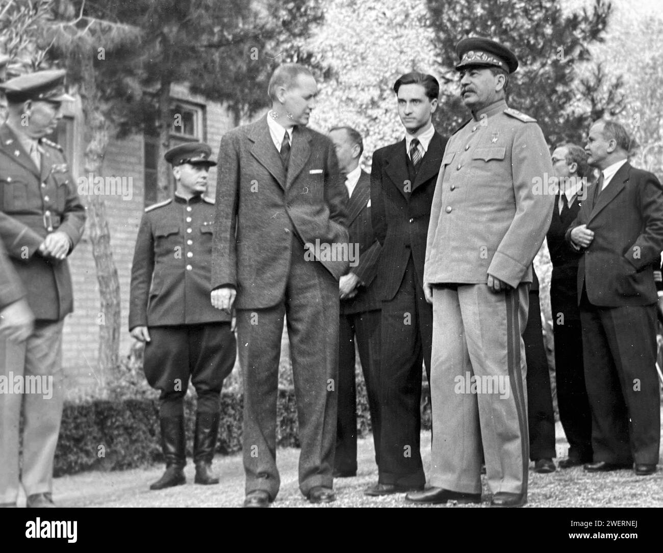 TEHERANER KONFERENZ November-Dezember 1943. Josef Stalin auf dem Gelände der russischen Botschaft. Foto: Lewis Gale Stockfoto