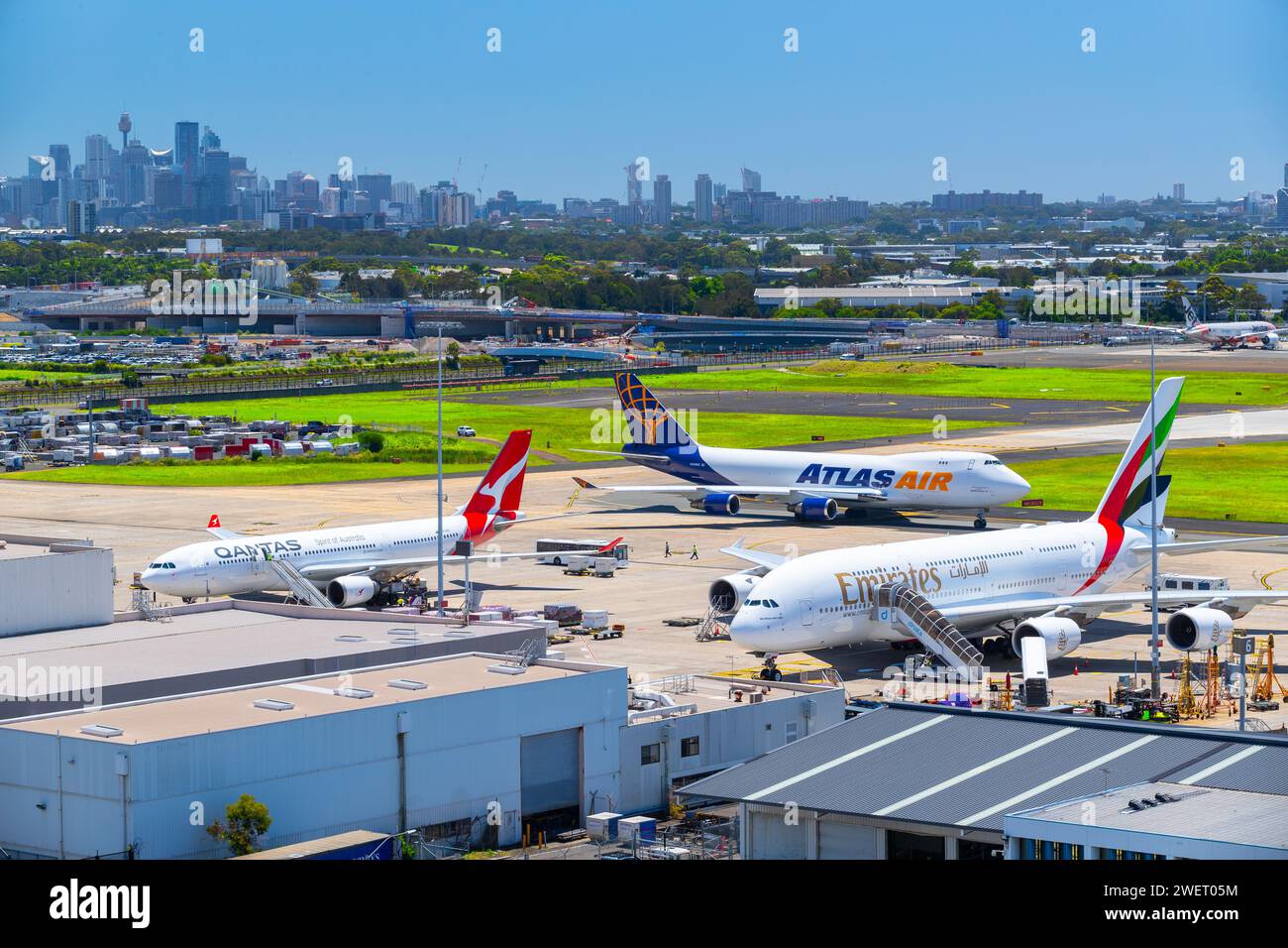 Flugzeuge am Flughafen Sydney (Kingsford Smith) am Luftfracht- und Frachtterminal. Stockfoto