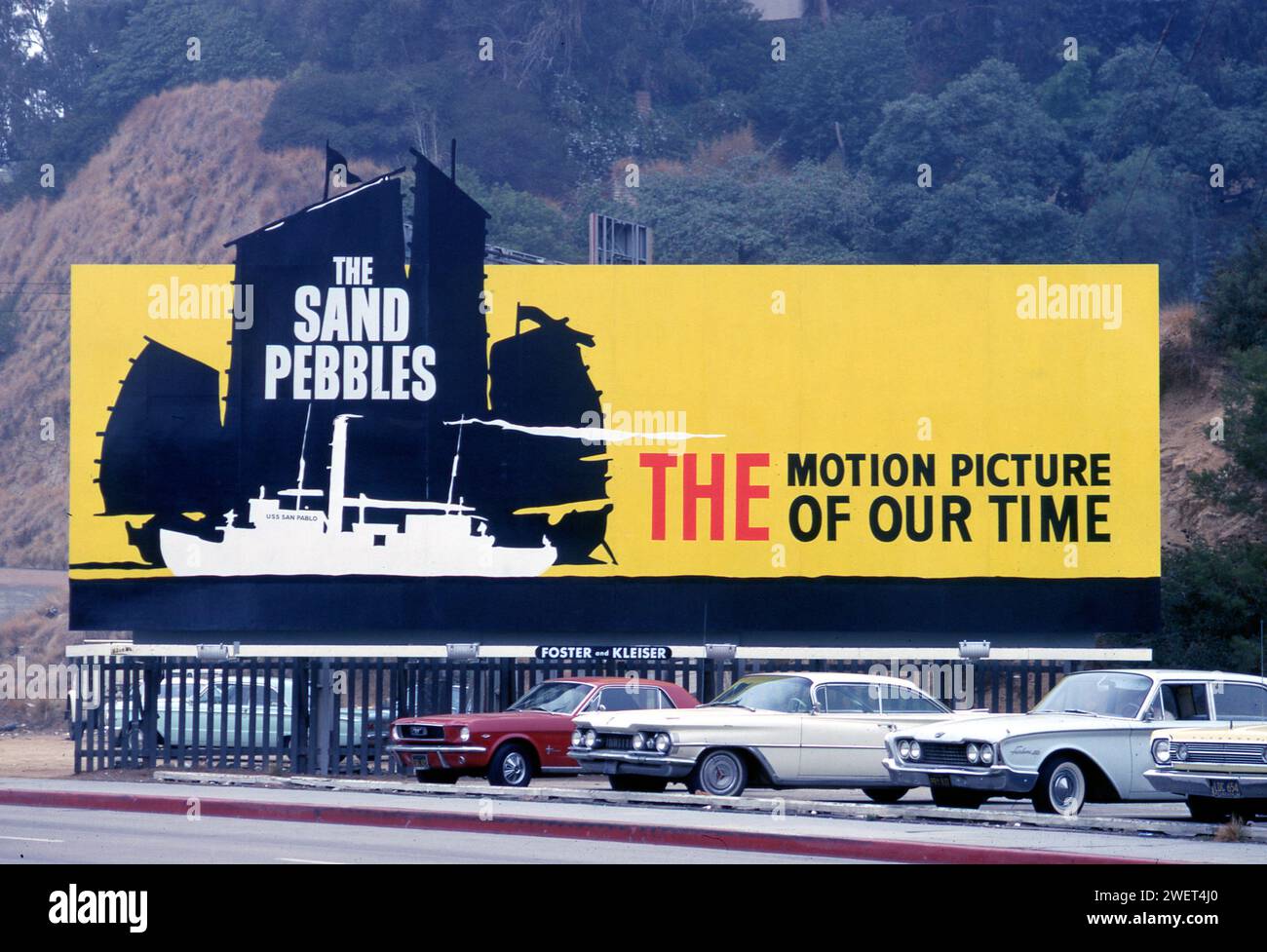 Sunset Strip Werbetafel, die 1966 für den Film The Sand Pebbles in Los Angeles, Kalifornien, USA wirbt Stockfoto