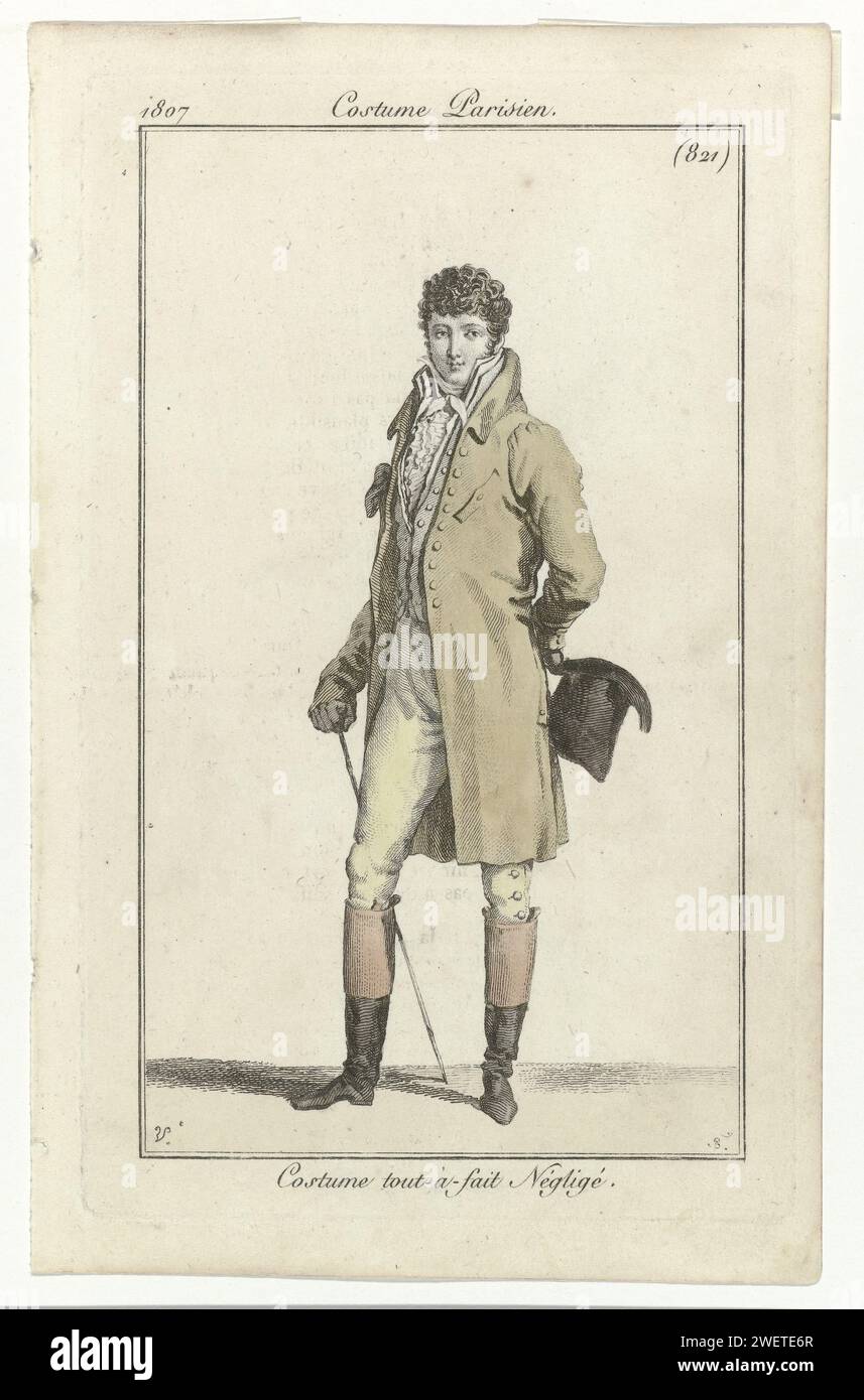 Journal of Ladies and Moden: Herrenmode, 1807 Mann im Kostüm „Négligé“, bestehend aus Mantel, Freak, Weste und Kniepants. Hemd mit Plisseedetail. Cravate. Zubehör: Hut, Wanderstock, Stiefel mit kontrastierenden Überzügen. Der Druck ist Teil des Modemagazins Journal des Dames et des Modes, herausgegeben von Pierre de la Mésangère, Paris, 1797–1839. Papiergravur von Modetafeln. Hosen, Hosen usw. (REITHOSE) (+ Herrenkleidung). Kleidung für den oberen Teil des Körpers (WESTE) (+ Herrenkleidung). Mantel: Mantel (+ Herrenkleidung). Nackenbekleidung  Kleidung (KRAWATTE) (+ Männertuch Stockfoto