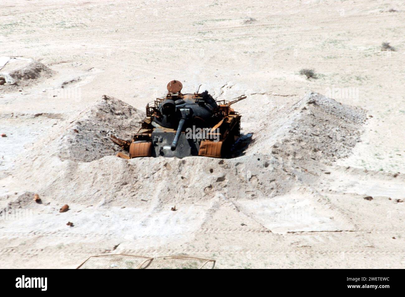 Ein irakischer Kampfpanzer T-72 wurde während der Operation Desert Storm zerstört Stockfoto
