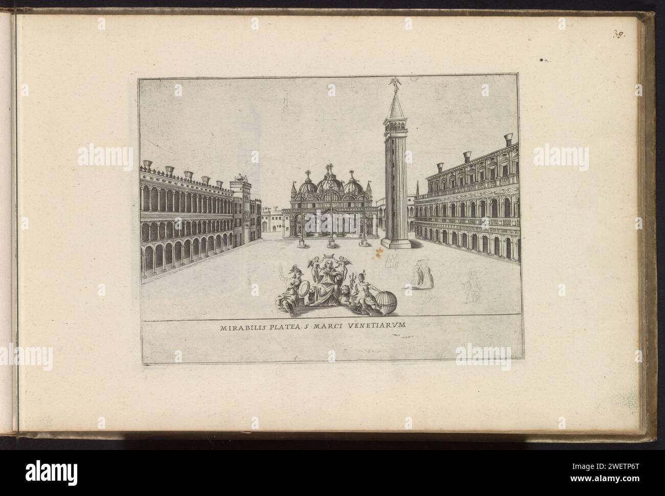 San Marcoplein in Venedig, Giacomo Lauro, 1638 Print Ansicht des San Marcoplein mit dem San Marco und dem Campanile di San Marco in Venedig. Im Vordergrund wird eine weibliche Figur, die auf zwei Löwen sitzt, von zwei Engeln gekrönt. Sie wird auf beiden Seiten von einer weiblichen Personifikation flankiert. Drucken ist Teil eines Albums. Papierätzung Quadrat, Ort, Zirkus usw. Kirche (außen). Teile der Kirche außen und Nebengebäude: campanile San Marcoplein. Basilika San Marco. Campanile di San Marco Stockfoto