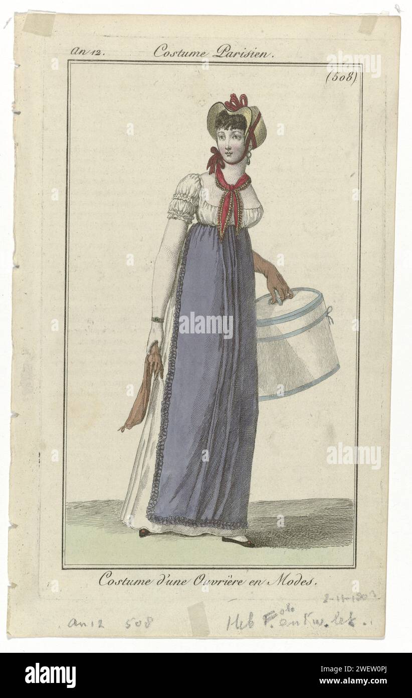 Journal of the Ladies and Fashion, Pariser Kostüm, 2. November 1803, Jahr 12, (508): Kostüm eines Ouvrièr (...), 1803 Fashionist oder "Ouvrière and Modes", mit Hutschachtel in der Hand. Sie trägt ein Kleid mit kurzen Ärmeln und niedrigem Dekolleté. Lange Schürze mit Rüschen beschnitten. Zubehör: Hut mit Band, Ohrring im linken Ohr, geknüpftes Nackentuch oder Fichu mit Fransen, lange Handschuhe, Armband, flache Schuhe. Der Druck ist Teil des Modemagazins Journal des Dames et des Modes, herausgegeben von Pierre de la Mésangère, Paris, 1797–1839. Papiergravur von Modetafeln. Kleid, Kleid (+ Frauenkinnsel Stockfoto