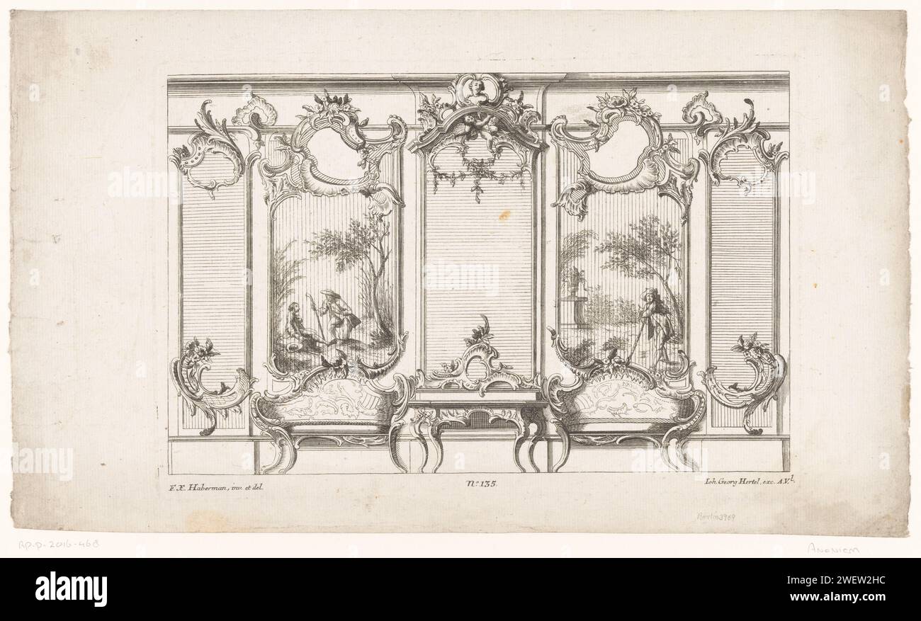 Wandindeling traf Panelen, Anonym, nach Franz Xaver Habermann, 1748–1753 Druck Wandlayout mit zwei Tafeln mit Pastoralszenen, mit Rocaillerahmen. Im Vordergrund zwei Bänke und ein mit Rocailles verzierter Tisch. Veröffentlichungsnummer 135. Papierätzung / Gravur Rocaille Ornament. Verkleidungen Stockfoto