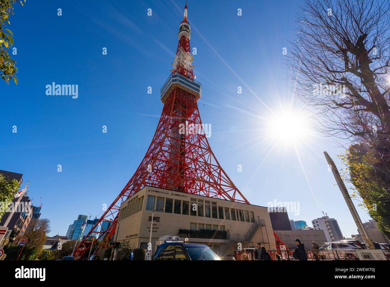 Tokio, Japan. Januar 2024. Panoramablick auf den Tokyo Tower im Stadtzentrum Stockfoto