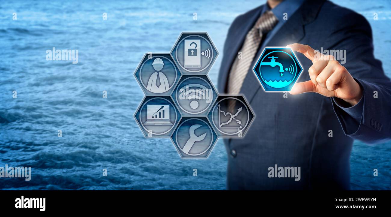 Blauer Bauingenieur, der ein intelligentes Symbol für die Wassermessung in eine virtuelle Überwachungs-App integriert. Konzept für Wasserressourcenmanagement, Wassereffizienz, Stockfoto
