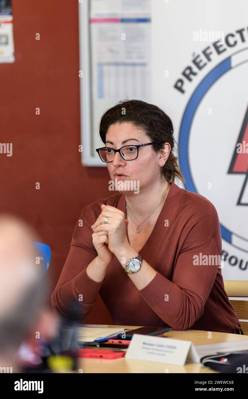 Marseille, Frankreich. Januar 2024. Frederique Camilleri (Polizeipräfekt Bouches-du-Rhone) wird während der Konferenz gesehen. Im Rahmen der Vorbereitungen für die Olympischen Spiele 2024 in Frankreich präsentierten die Polizei- und Justizbehörden auf einer Pressekonferenz die Organisation und die Maßnahmen, die ergriffen wurden, um die Sicherheit des Stadtzentrums von Marseille zu gewährleisten. das von der täglichen Kriminalität geplagt ist und eine Brutstätte für verschiedene Arten von Menschenhandel ist. (Credit Image: © Laurent Coust/SOPA Images via ZUMA Press Wire) NUR REDAKTIONELLE VERWENDUNG! Nicht für kommerzielle ZWECKE! Stockfoto