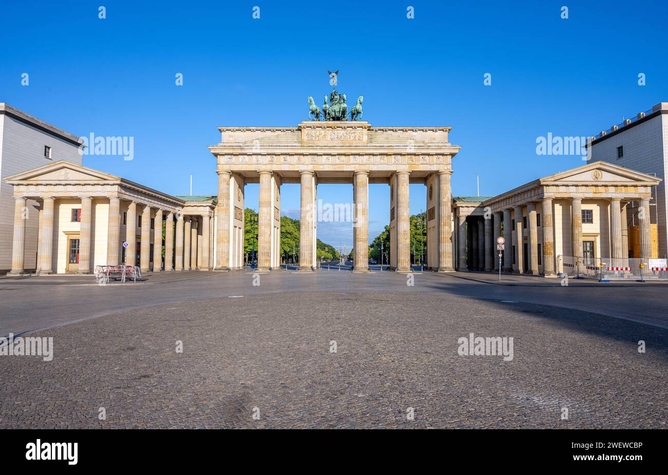 Panorama des berühmten Brandenburger Tors in Berlin ohne Menschen Stockfoto