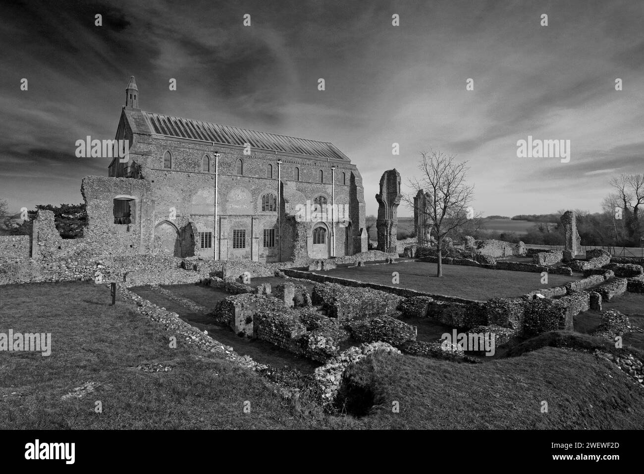 Blick über St Marys Priory oder Binham Priory, Binham Village, North Norfolk, England, Großbritannien Stockfoto