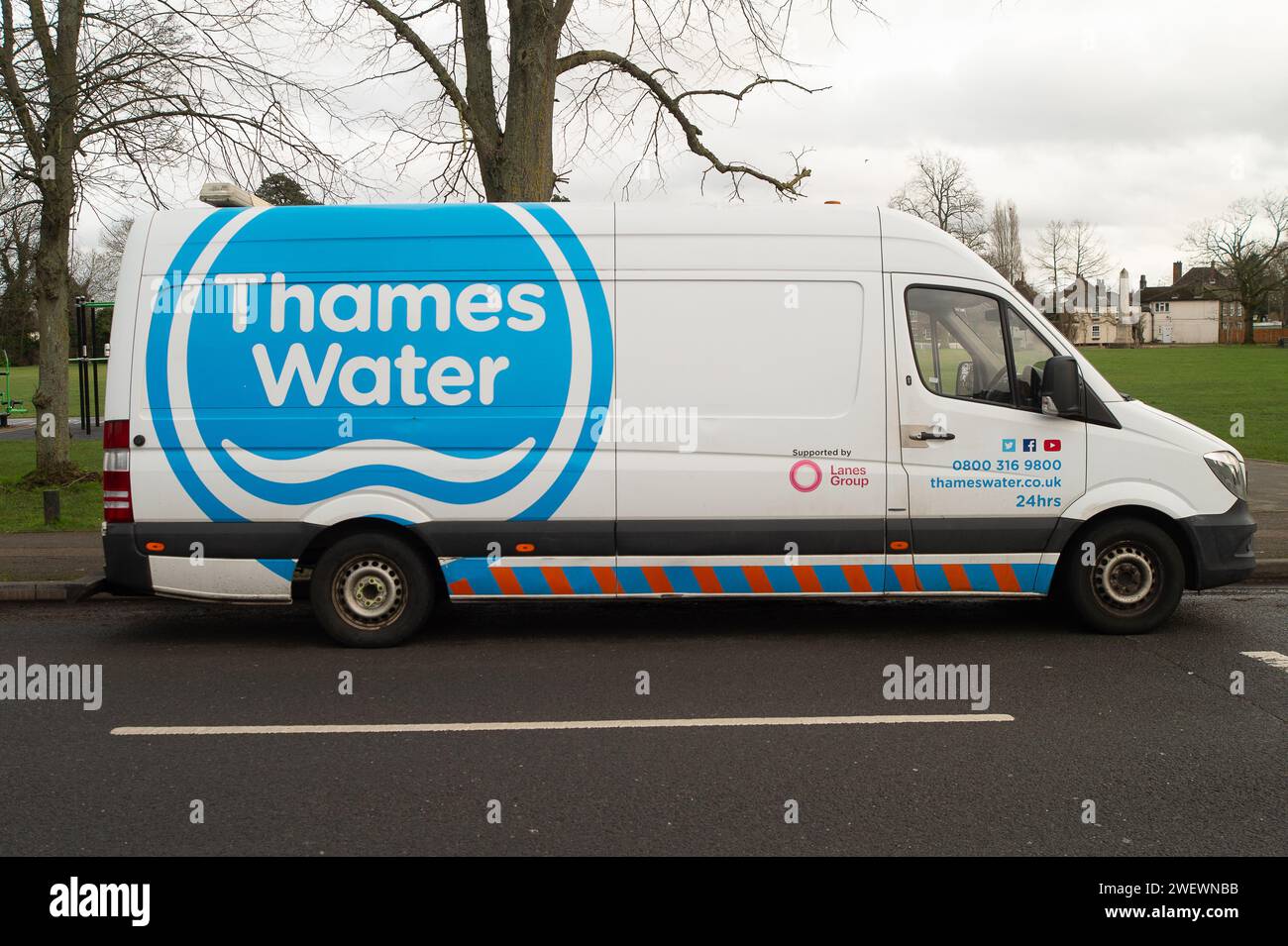 Harefield, Großbritannien. Januar 2024. Ein Wasserbus auf der Themse in Harefield. Das Wasser der Themse steht weiterhin im Rampenlicht, da die Abwassermengen schlecht sind. Kredit: Maureen McLean/Alamy Stockfoto