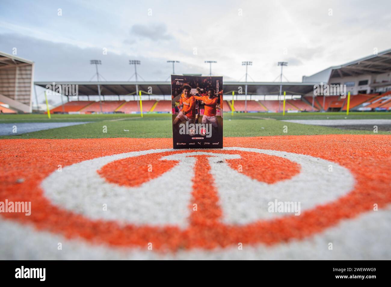 Kyle Joseph von Blackpool auf dem Cover des heutigen Spielprogramms vor dem Sky Bet League 1 Match Blackpool vs Charlton Athletic in Bloomfield Road, Blackpool, Vereinigtes Königreich, 27. Januar 2024 (Foto: Craig Thomas/News Images) in, am 27. Januar 2024. (Foto: Craig Thomas/News Images/SIPA USA) Credit: SIPA USA/Alamy Live News Stockfoto