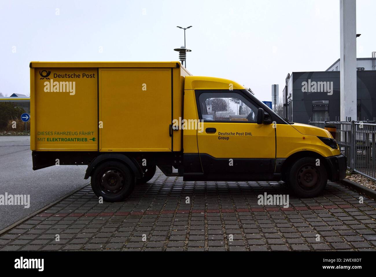 Deutsche Post DHL, Streetscooter Lieferfahrzeug Mit Elektroantrieb. Der ...