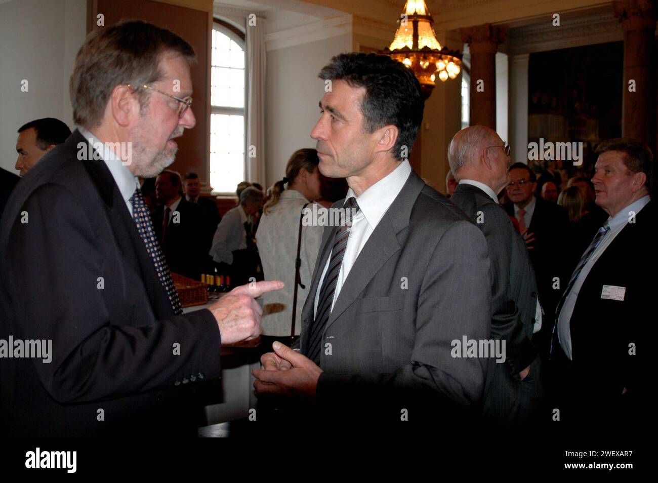 90-jähriges Jubiläum der dänischen konverativen politischen Partei, dänischer Außenminister per Stig MoellerMøllerformer, Premierminister Poul Schulter, Pressesprecher anders Fogh Rasmussen und Vize-Premierminister und leder der konverativen Partei Bendt Bendtsen in Christiansborg Kopenhagen Dänemark Februar 22,2006 Stockfoto