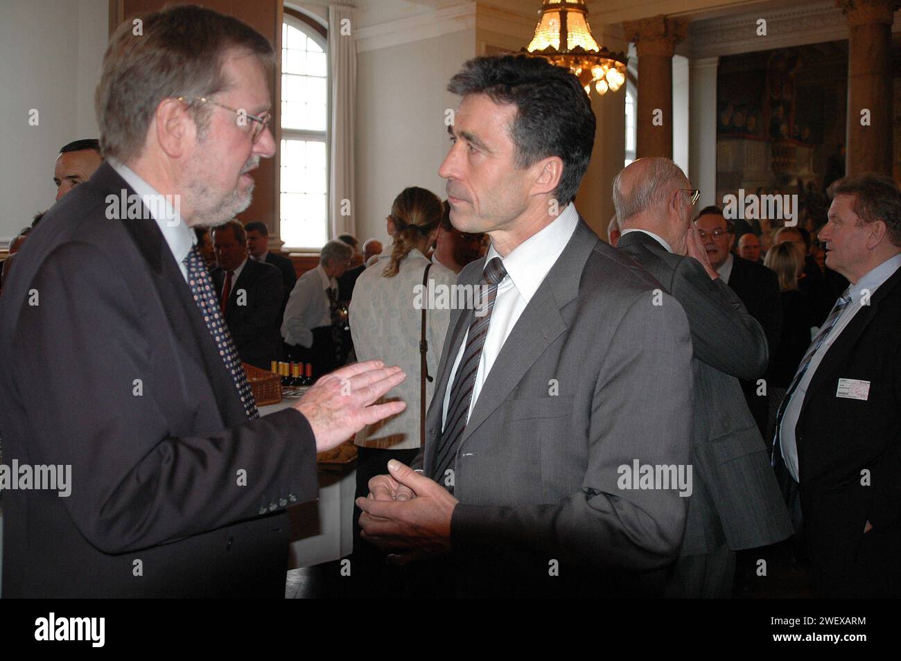 90-jähriges Jubiläum der dänischen konverativen politischen Partei, dänischer Außenminister per Stig MoellerMøllerformer, Premierminister Poul Schulter, Pressesprecher anders Fogh Rasmussen und Vize-Premierminister und leder der konverativen Partei Bendt Bendtsen in Christiansborg Kopenhagen Dänemark Februar 22,2006 Stockfoto