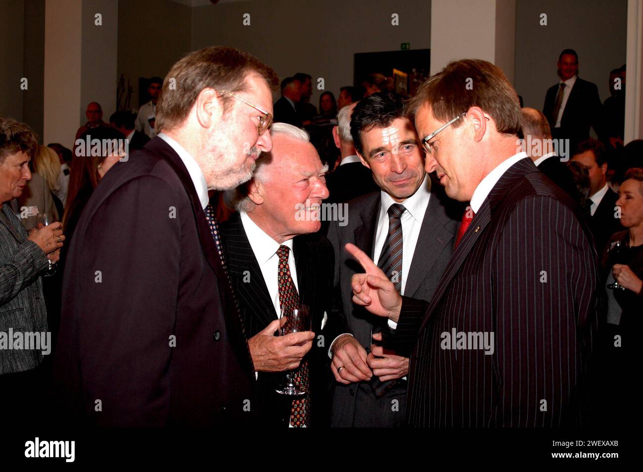 90-jähriges Jubiläum der dänischen konverativen politischen Partei, dänischer Außenminister per Stig MoellerMøllerformer, Premierminister Poul Schulter, Pressesprecher anders Fogh Rasmussen und Vize-Premierminister und leder der konverativen Partei Bendt Bendtsen in Christiansborg Kopenhagen Dänemark Februar 22,2006 Stockfoto