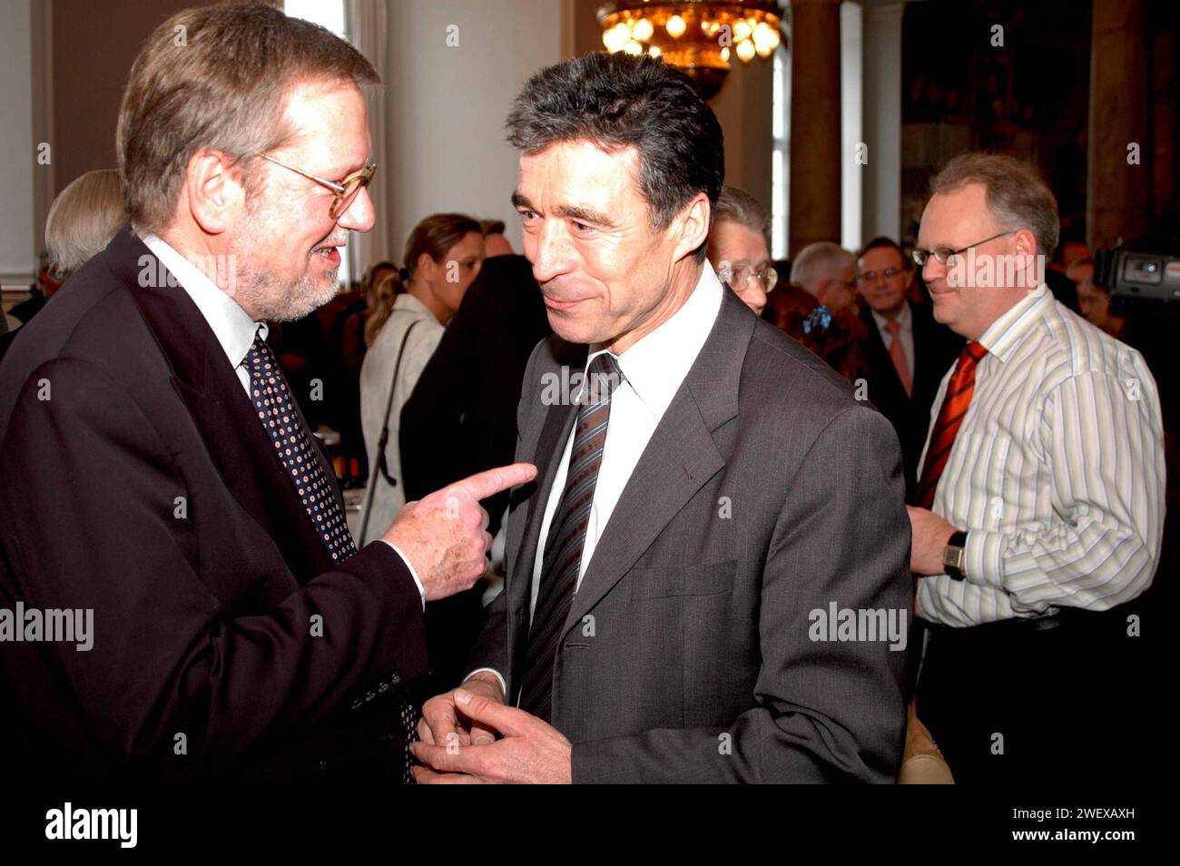 90-jähriges Jubiläum der dänischen konverativen politischen Partei, dänischer Außenminister per Stig MoellerMøllerformer, Premierminister Poul Schulter, Pressesprecher anders Fogh Rasmussen und Vize-Premierminister und leder der konverativen Partei Bendt Bendtsen in Christiansborg Kopenhagen Dänemark Februar 22,2006 Stockfoto