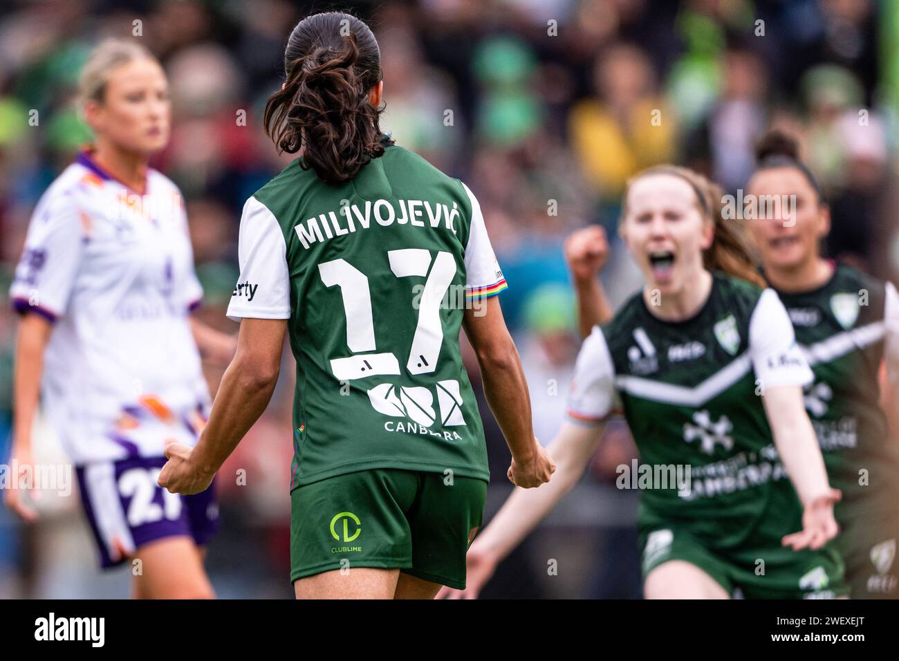 Vesna Milivojevic von Canberra United feiert einen erfolgreichen Elfmeterschieß während des Spiels der Liberty A-League Runde 3 gegen Perth Glory 2023/24 Stockfoto