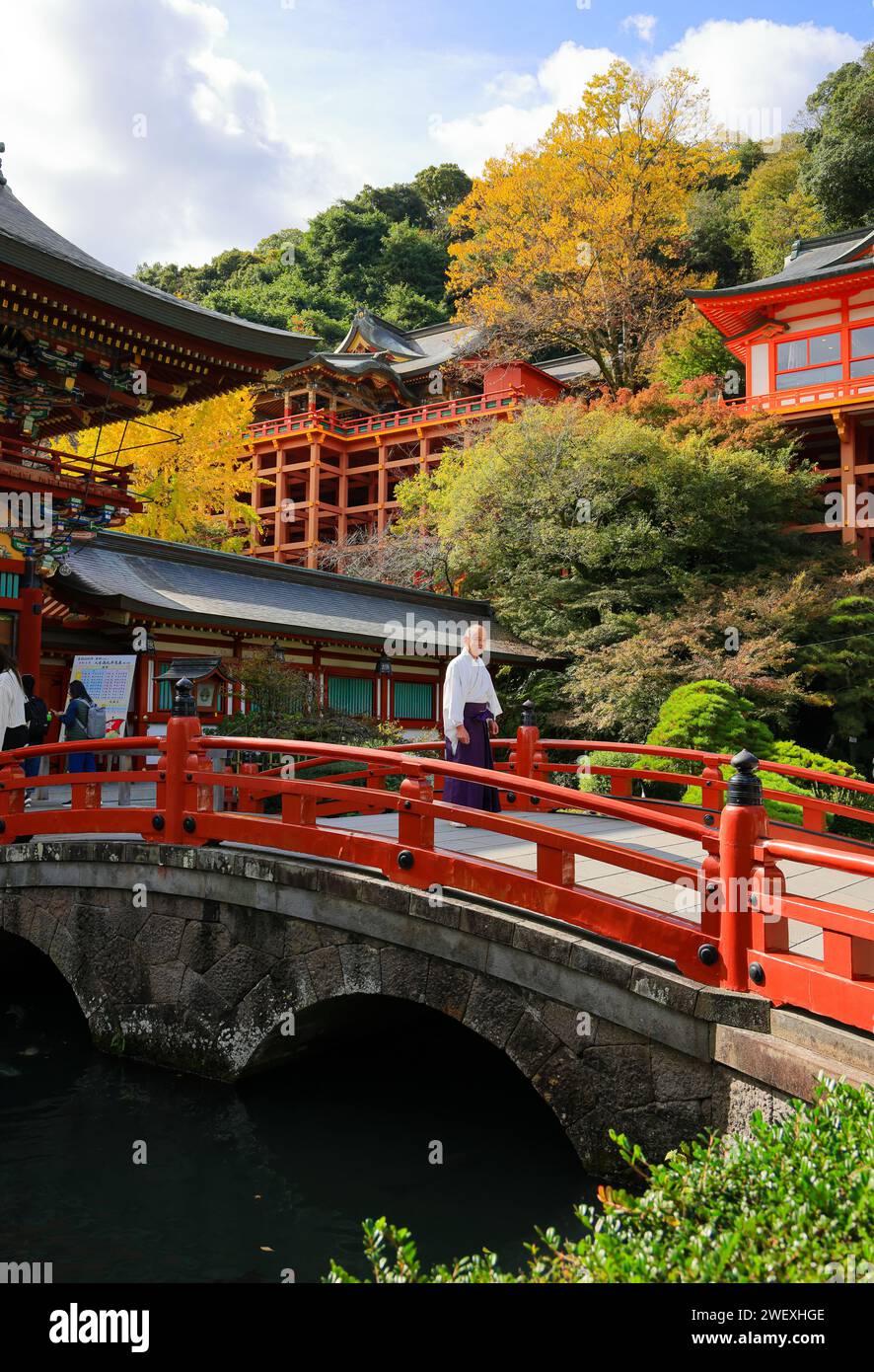 Ein Mann in antiker Kleidung erschien am Yutoku Inari-Schrein in Kashima im Süden der Präfektur Saga. Stockfoto