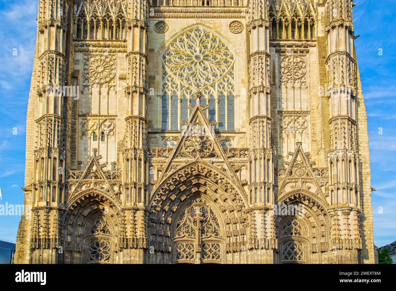 Tours Kathedrale, römisch-katholische Kirche in Tours, Indre-et-Loire, Frankreich, gewidmet dem Heiligen Gatianus, gotische Architektur, gebaut dazwischen Stockfoto