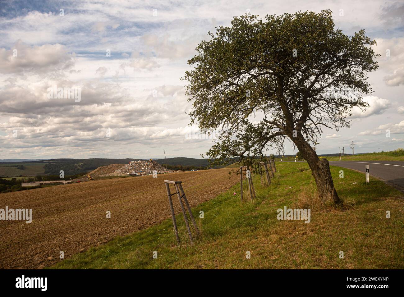 Landschaft mit Deponie Stockfoto