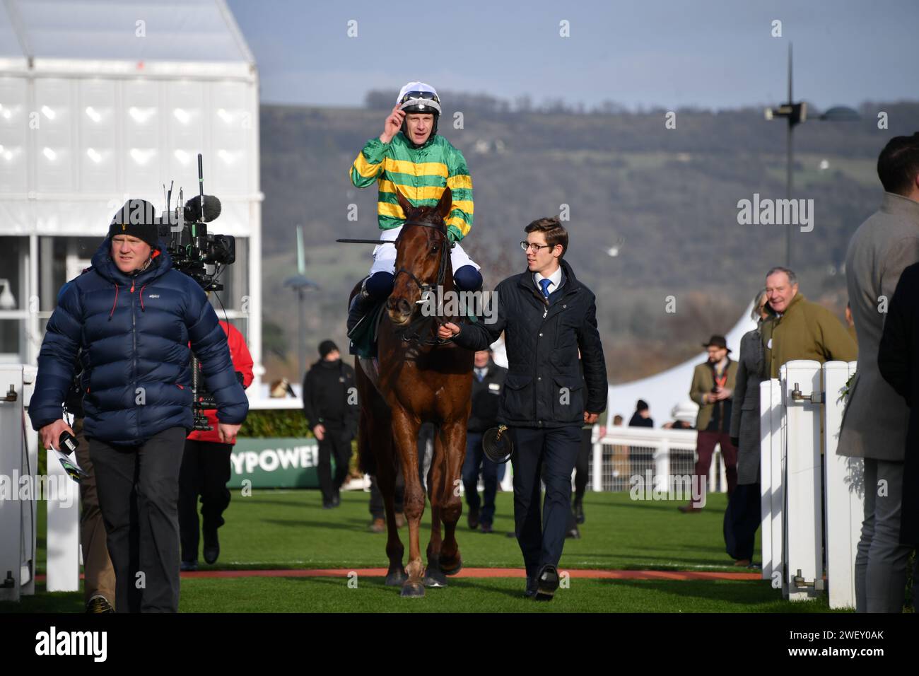 Cheltenham, Großbritannien. Januar 2024. Cheltenham Racecource, Großbritannien. 13,50 wurde die Paddy Power Cotswold Turmjase von Capodanno in Cheltenham gewonnen. UK. Foto: Paul Blake/Alamy Sports News Stockfoto