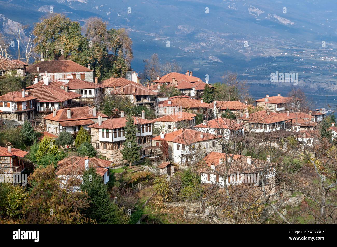 Palaios Panteleimonas Dorf, eine malerische Siedlung im Norden Griechenlands, in der Nähe des Olymp-Berges, in Pieria, Mazedonien, Griechenland, Europa. Stockfoto