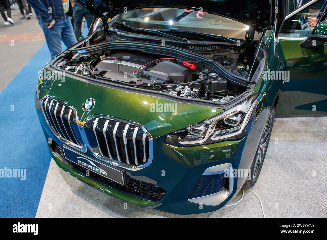Automobilmesse Erfurt 2024 lockt tausende Besucher an - es gibt viel zu entdecken bei den 130 Ausstellern *** die Automobilmesse Erfurt 2024 zieht Tausende von Besuchern an unter den 130 Ausstellern xRMx gibt es viel zu entdecken Stockfoto