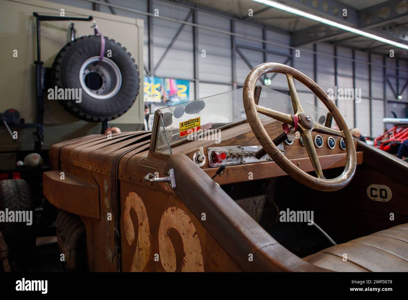 Automobilmesse Erfurt 2024 lockt tausende Besucher an - skurile seltene Oldtimer - es gibt viel zu entdecken bei den 130 Ausstellern *** Erfurt 2024 zieht Tausende von Besuchern an schrullige seltene Oldtimer es gibt viel zu entdecken unter den 130 Ausstellern xRMx Stockfoto