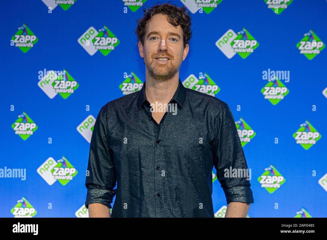 HILVERSUM – Niels van der Laan auf dem roten Teppich vor der Verleihung der NPO Zapp Awards. ANP WESLEY DE WIT niederlande aus - belgien aus Stockfoto