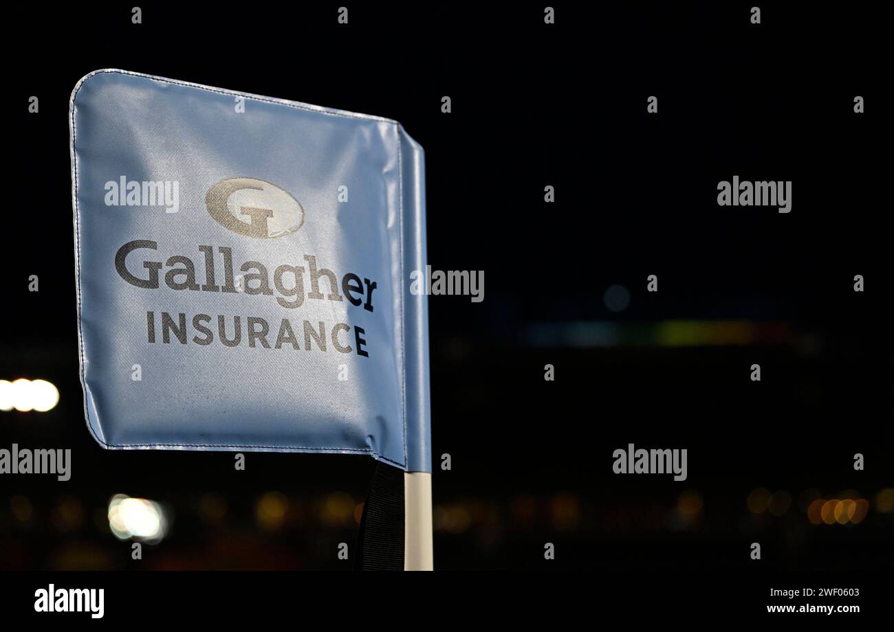 Barnet, Großbritannien. Januar 2024. Premierminister Rugby. Saracens Männer V Exeter Chiefs. Stone X Stadion. Barnet. Das Gallagher Insurance Branding auf einer der Eckflaggen während des Rugby-Spiels der Saracens Men V Exeter Chiefs Gallagher Premiership. Quelle: Sport In Pictures/Alamy Live News Stockfoto